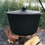 Казан чавунний туристичний 6 л з кришкою та триногою Казан чавунний туристичний 6 л з кришкою та триногою